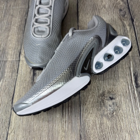 Nike Air Max Dn PRM Metallic Silver/Black/White Womens size 7 HJ9638-001 - Picture 8 of 9